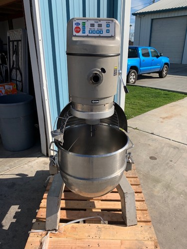 Globe SP80 Commercial SP 80 Quart Mixer With Attachments