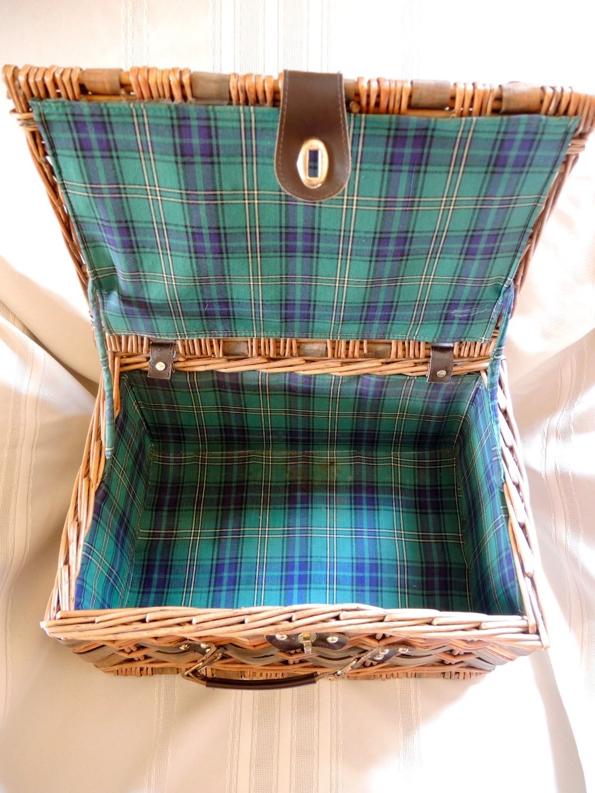 Vintage Wicker Picnic Basket With Handle