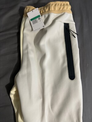 Nike Tech Fleece Cream