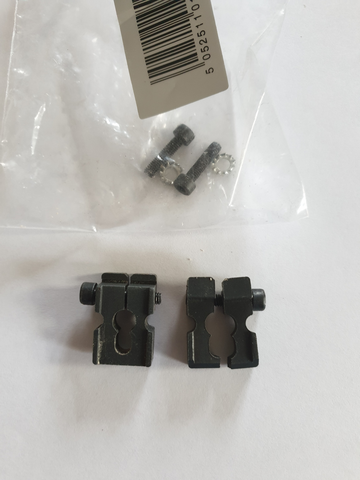 Axminster Pair of Blade Clamps for AWVFS Scroll Saw 5052511019540 eBay