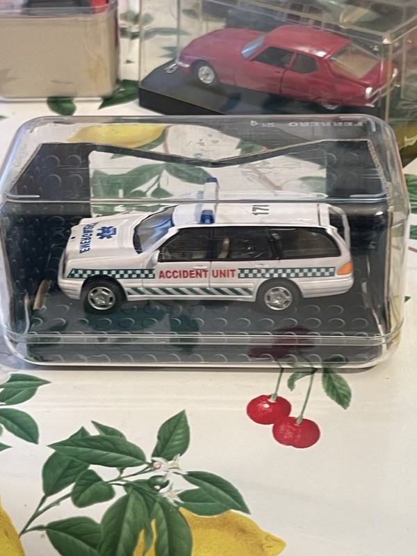 Cararama Junior Rescue 1:43 Mercedes-Benz E-Class Touring Ambulance 02200 En BoÃ