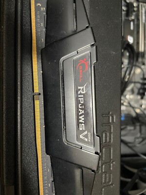 G.SKILL RIPJAWS V 32GB (2 x 16GB) (DDR4-3600 CL16) (F4-3600C16D-32GVKC) Memory