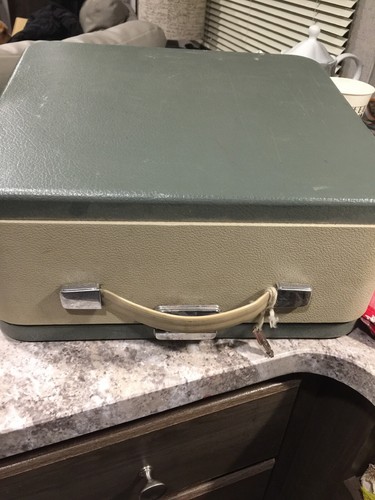 Vintage Olympia SM-7 1963 Portable Typewriter Powder Blue w/ Original Case-Nice!