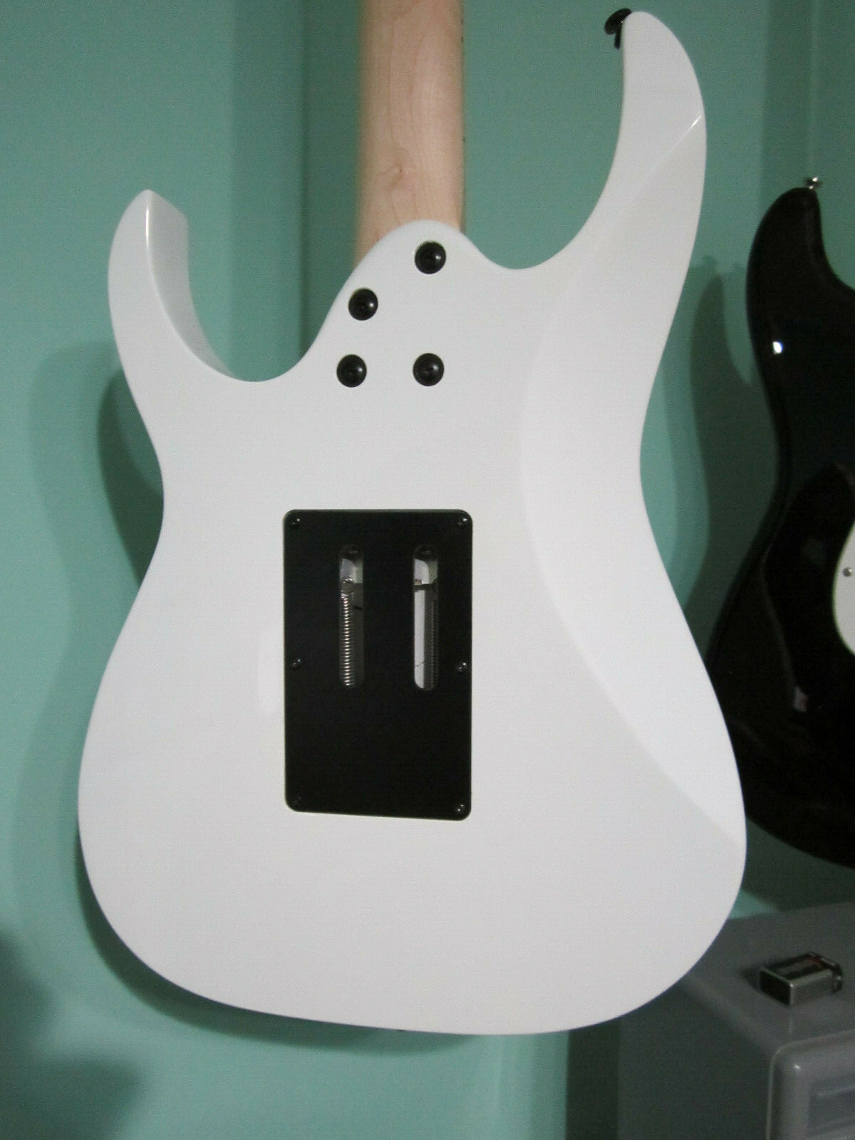 Ibanez RG450MB Guitar White Ex condt