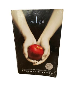 Twilight A Novel 2006 Stephenie Meyer Softcover Pre-Owned Good Condition