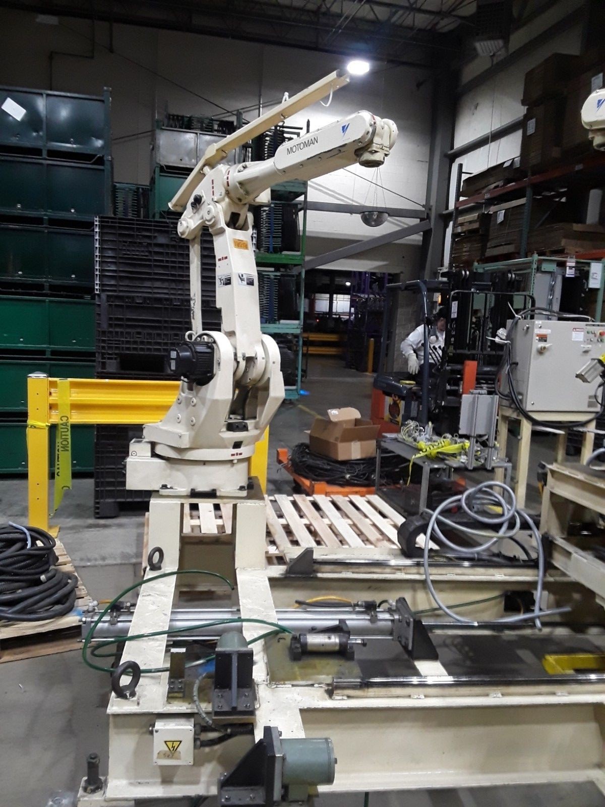 MOTOMAN MODEL YR-SK16-J00 ROBOTIC ARM WITH YASNAC XRC CONTROLLER / PENDANT