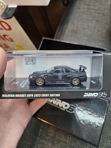 ミニカー INNO64 GT-R R34 Z-TUNE FULL CARBON 1:64 Inno64 Nissan Skyline GT-R R34 Z-Tune Chrome Blue Full