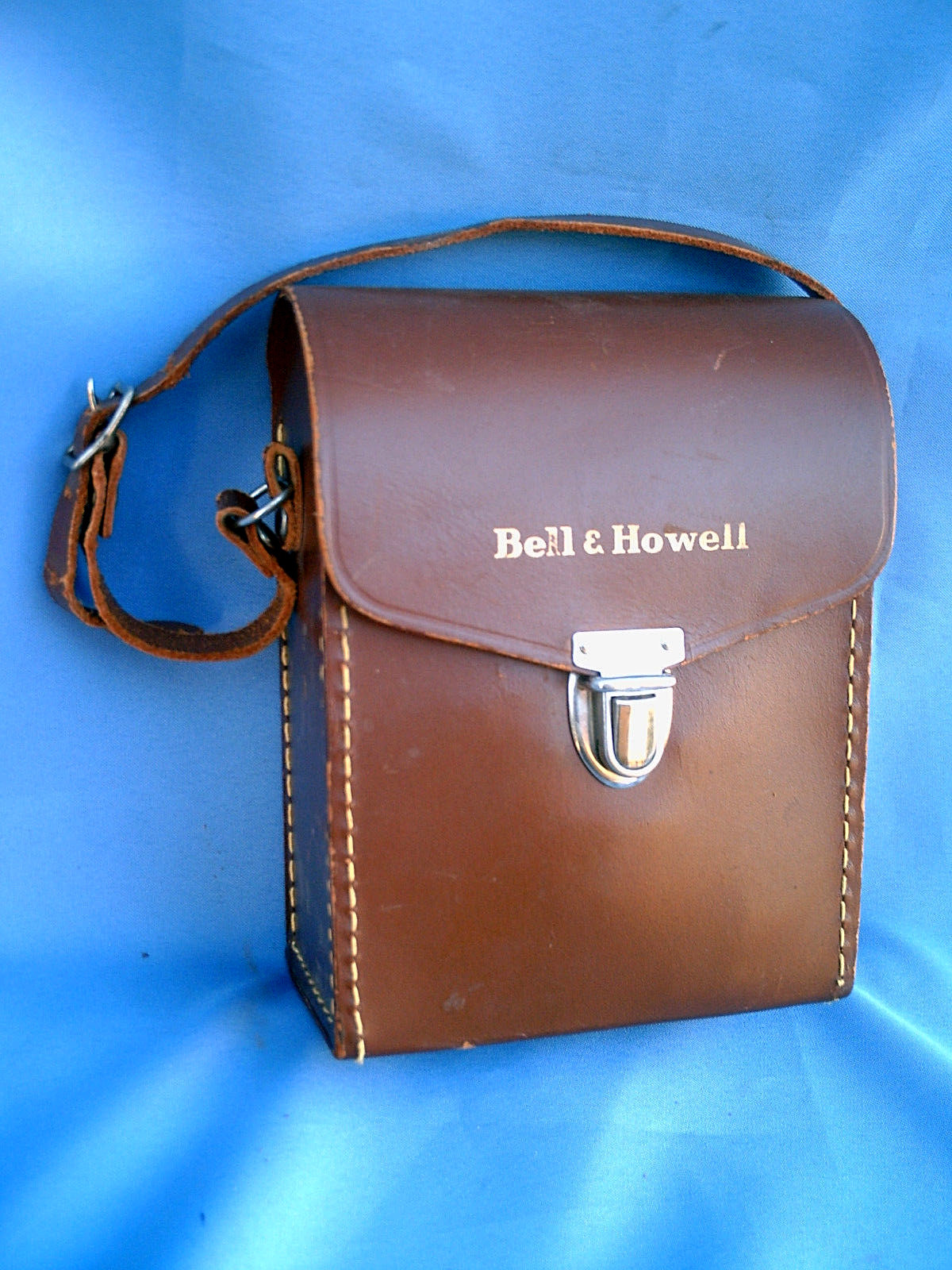 VINTAGE Belle & Howell Kodachrome 25 Two Twenty Home Movie Film Camera w/Case