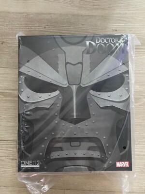 MEZCO ONE:12 MARVEL FANTASTIC FOUR DOCTOR DOOM