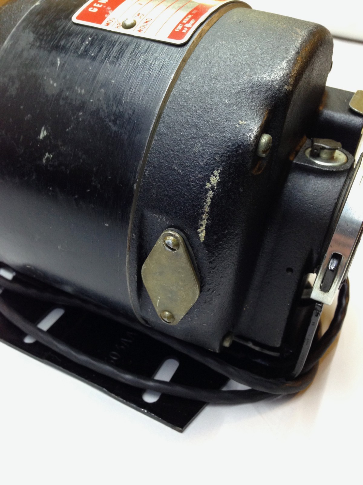 General Electric (G.E.) DC MOTOR - 1140 RPM / 1.75AMP