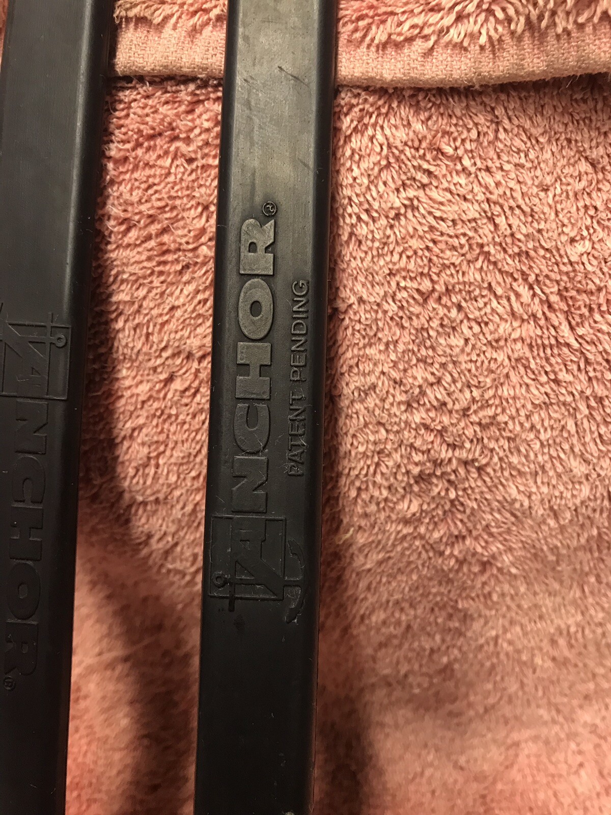 (12) ANCHOR INDUSTRIES RUBBER TIE HOOKLESS BUNGEE,12