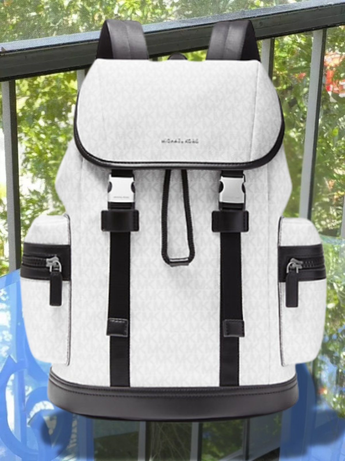 MICHAEL KORS ホワイト バケットバッグ Michael Kors Pratt Medium Shoulder Bucket Bag Signature Logo
