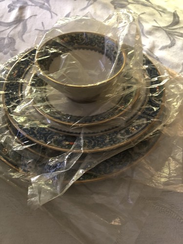 Vintage Lenox Autumn Pattern 5 Piece Place Setting Service For 16. (80) Total Pi