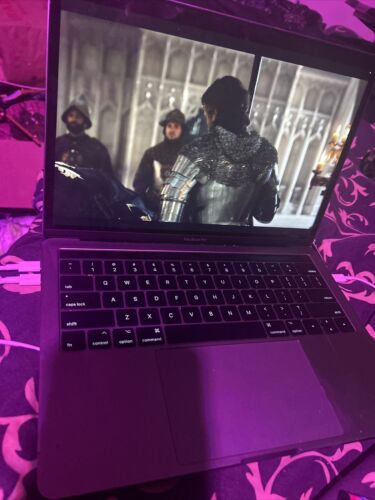 Macbook Pro i7 A1706 13 Inch TouchBar 4.0GHz Turbo 512GB SSD Macbook Pro i7 A1706 13 Inch TouchBar 4.0GHz Turbo 512GB SSD