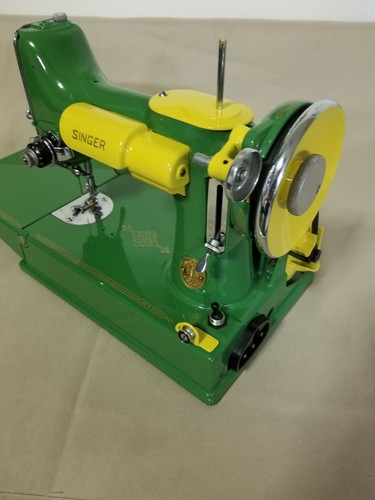 Vintage 1940 Singer Featherweight 221 Sewing Machine With Case Ect.