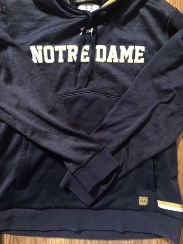 NOTRE DAME FOOTBALL TEAM ISSUED UNDER ARMOUR SWEATSHIRT MEDIUM