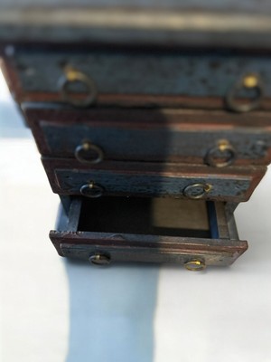 Miniature Dtesser Trinket Box   Compact Storage Solution with Ample Space