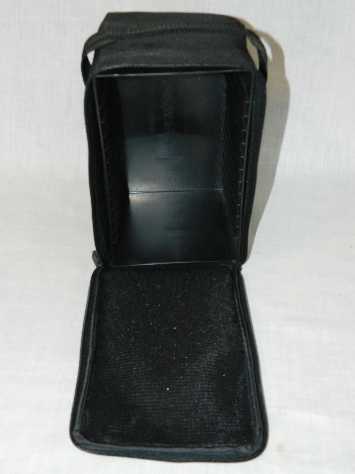 Case Logic Compact Disc CD Jewel Case Storage Holder Box Carrying Tote Holds 15
