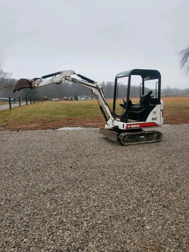 BOBCAT 322 SERIES MINI EXCAVATOR CAN SHIP.