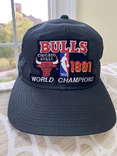 応援グッズ Chicago bulls 90s vintage cap Vintage 90's Chicago Bulls Black Snap Back Hat, Official NBA