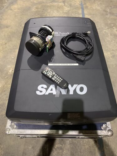 SANYO PLC-XF47 multinedia Projector With Lens And Hard Carry SANYO PLC-XF47 multinedia Projector With Lens And Hard Carry