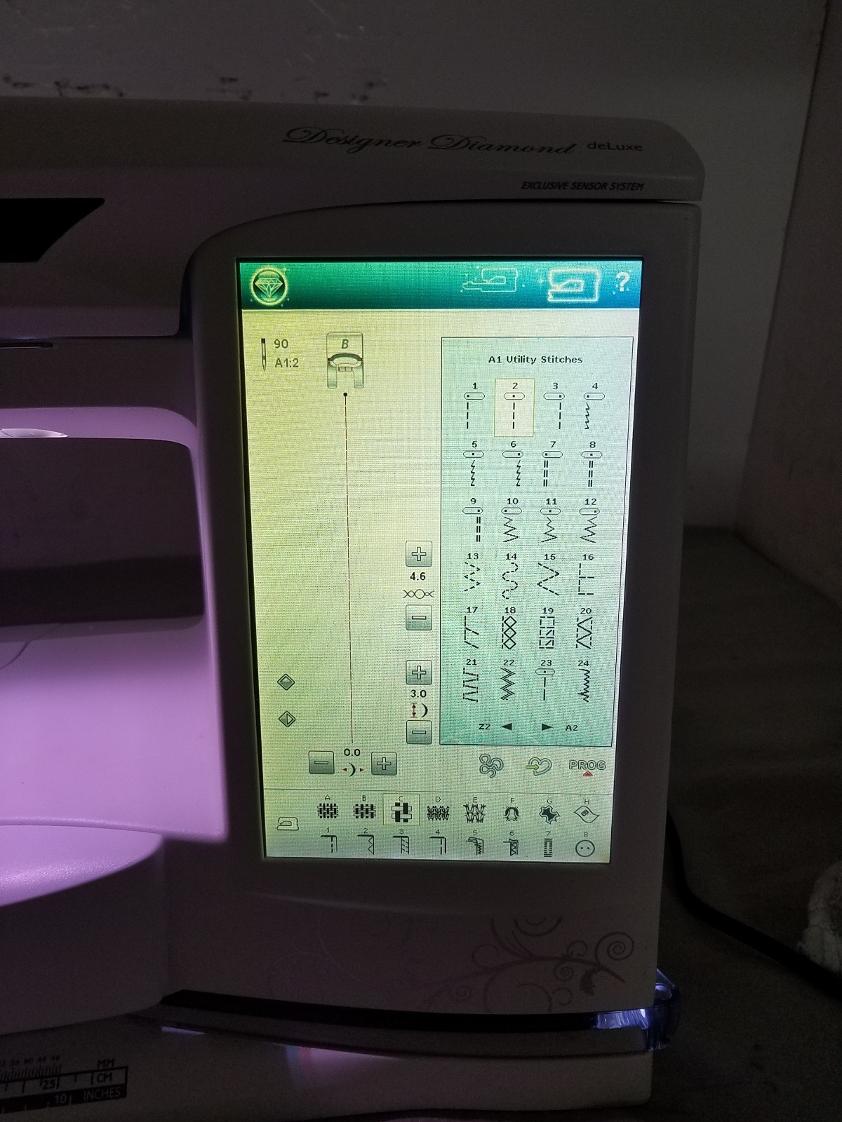 Husqvarna Viking Designed Diamond Deluxe Embroidery Sewing Machine +Accessories