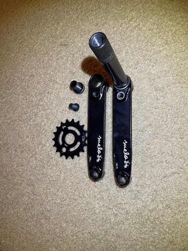 BMX クランクSUELO V3 CRANK SET 160MM 22T Black Suelo Crank Set