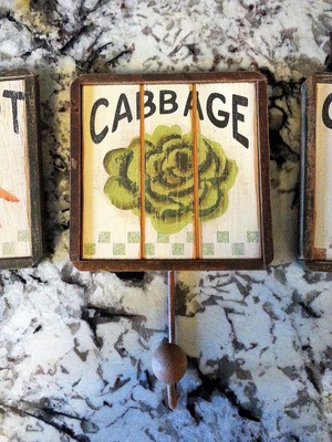 Wood Garden Vegetable Sign Hooks Tomato Onion Cabbage Carrot Lot of 4 Rustic