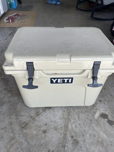 YETI roadie20 cooler　タン　イエティ　ローディ20 YETI Roadie 20qt in Coral – Country Club Prep
