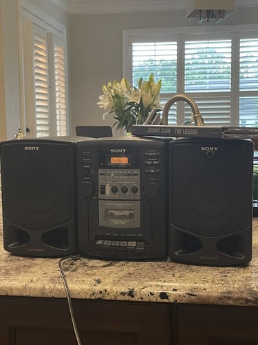 Vintage Sony CFD-Z130  boombox radio AM/FM stereo with CD player