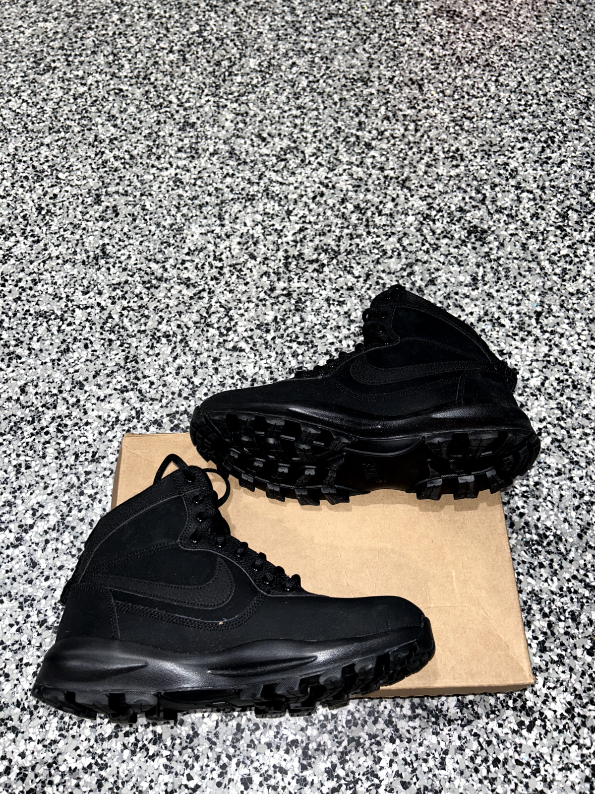 844358-003 Triple Black Men's Size 9.5 Trail