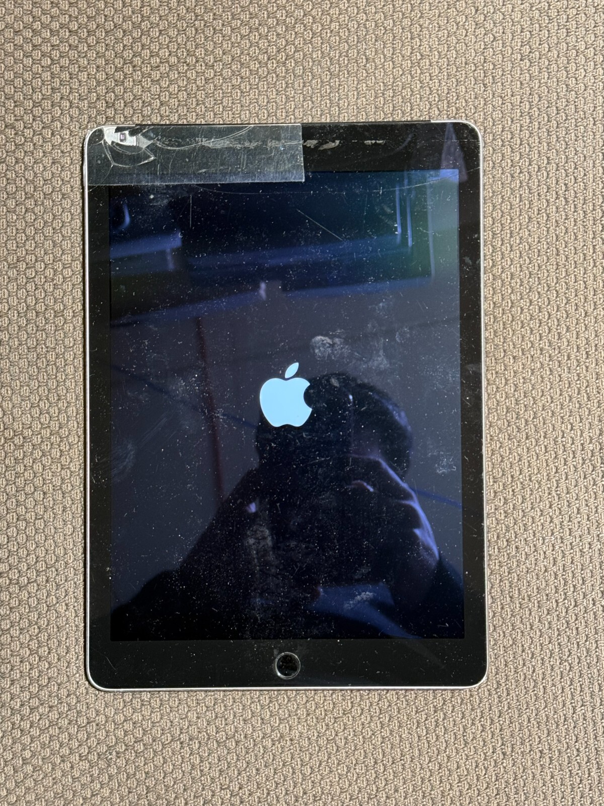 Apple iPad Air 2 16GB, Wi-Fi, 9.7in - Space Grey **CRACKED
