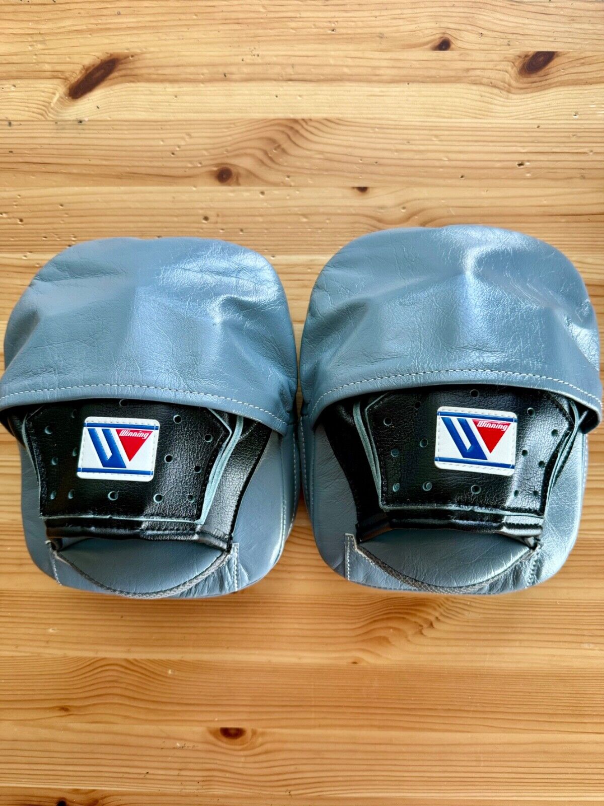 Winning CM-10 custom boxing mitts (pads) gray and black with finger protection Winning CM-10 custom boxing mitts (pads) gray and black with finger protection