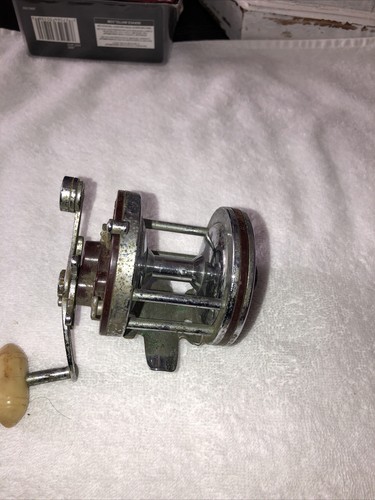 Vintage Penn SQUIDDER JR  146 Conventional Reel
