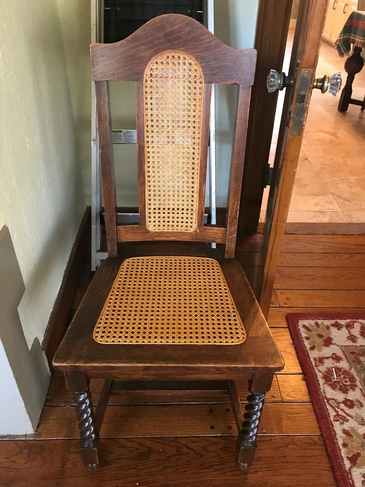 Beautiful Oak Barley Twist Dining Table and 6 Chairs set with rush seats