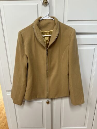 VIP【関税送料無料】希少 FENDI BEIGE COTTON CASUAL JACKET Fendi Men's FF Waxed Jacquard Leather Collar Jacket (Coats