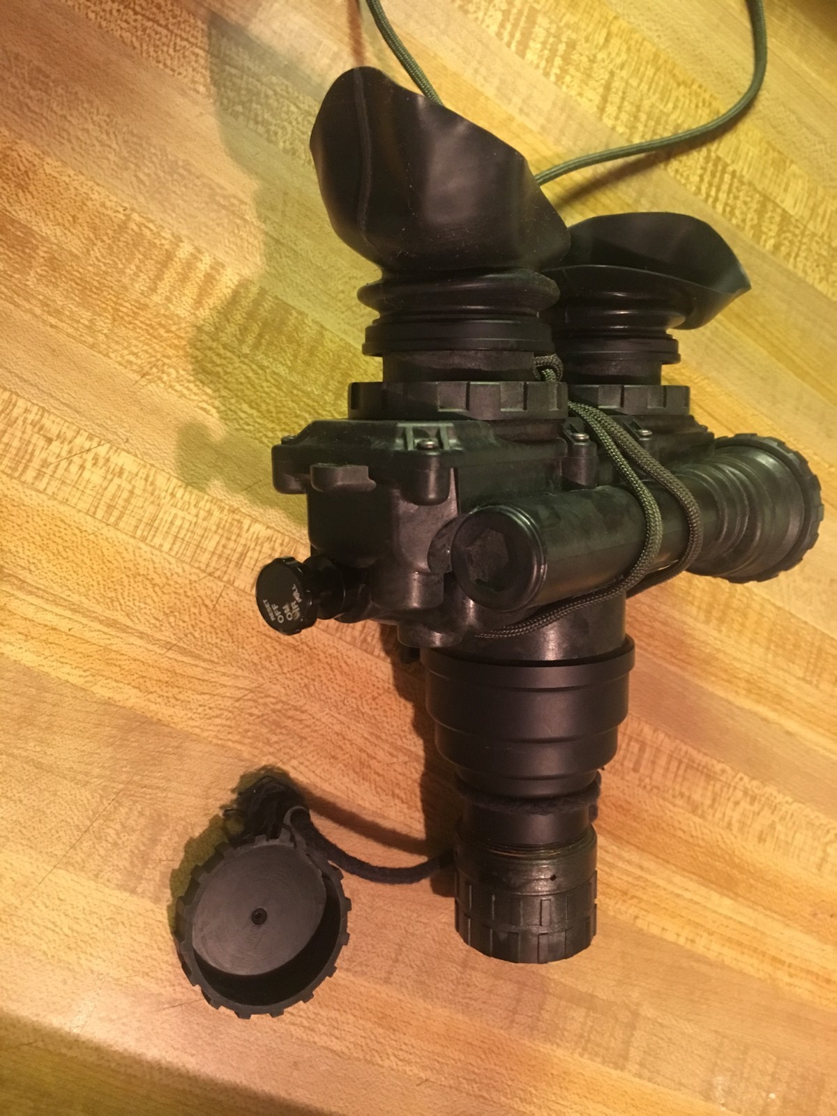 Excellent Mil-SPEC -  AN/PVS-7B Night Vision goggles with hard case