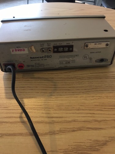 Bearcat BC-250 Scanner by Electra Company powers on