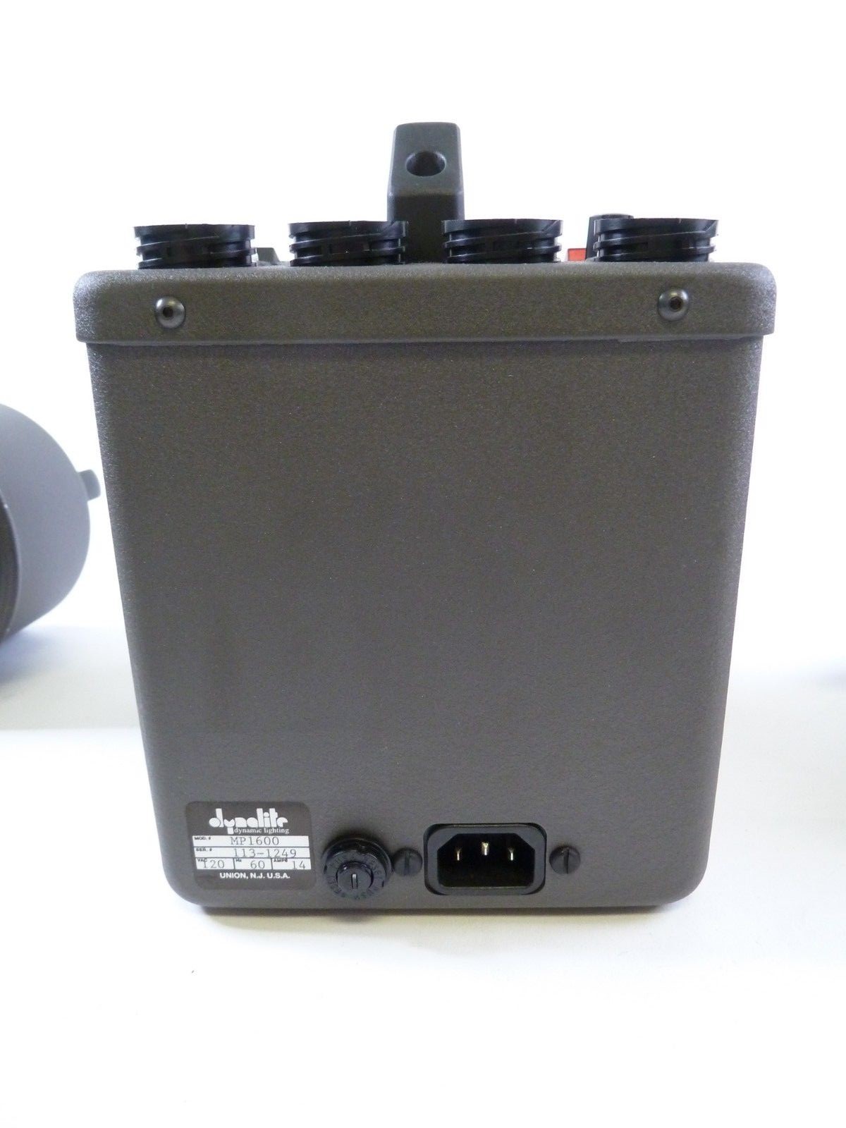 Dyna-lite Roadmax MP16 with two heads, cables, PC Cord, and Case, EC, Dynalite