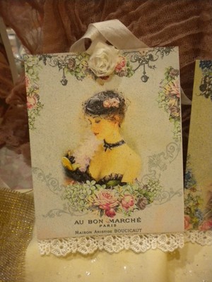 Hanging / Gift Tags Beautiful Shabby Vintage Women with Lace and Fabric Rose (4)