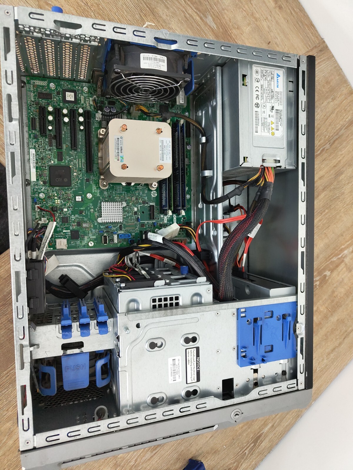 HP ProLiant ML310e Gen8 サーバー HP ProLiant ML310e Gen8 v2 サーバー のレビュー | iPentec