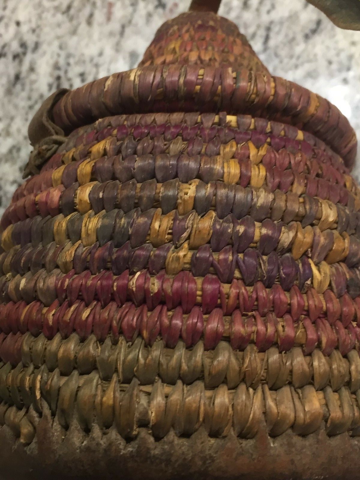 NATIVE AMERICAN BASKET / SINEW STITCHED HIDE BOTTOM ATTACHED LID