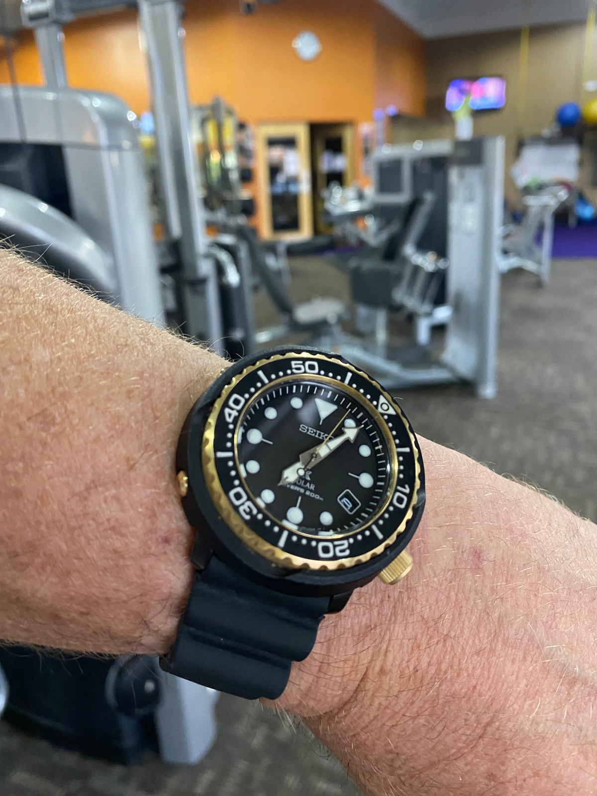 seiko solar tuna sne498