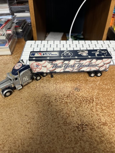 ニューヨーク・ヤンキース ミニカー トレーラー　トラック　メジャーリーグ $_12.JPG?set_id=880000500F