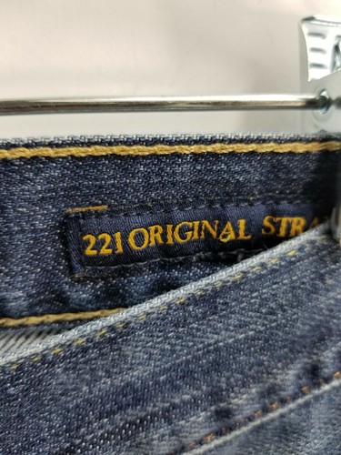 LUCKY BRAND 221 ORIGINAL STRAIGHT MEN JEAN'S SIZE 33X30 MEDIUM WASH.