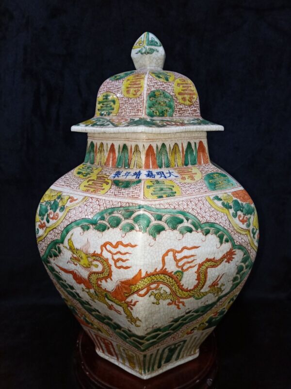 Chinese Ming Dynasty Five-Color Dragon Pattern Shou Zi Six-Square Lid Jar