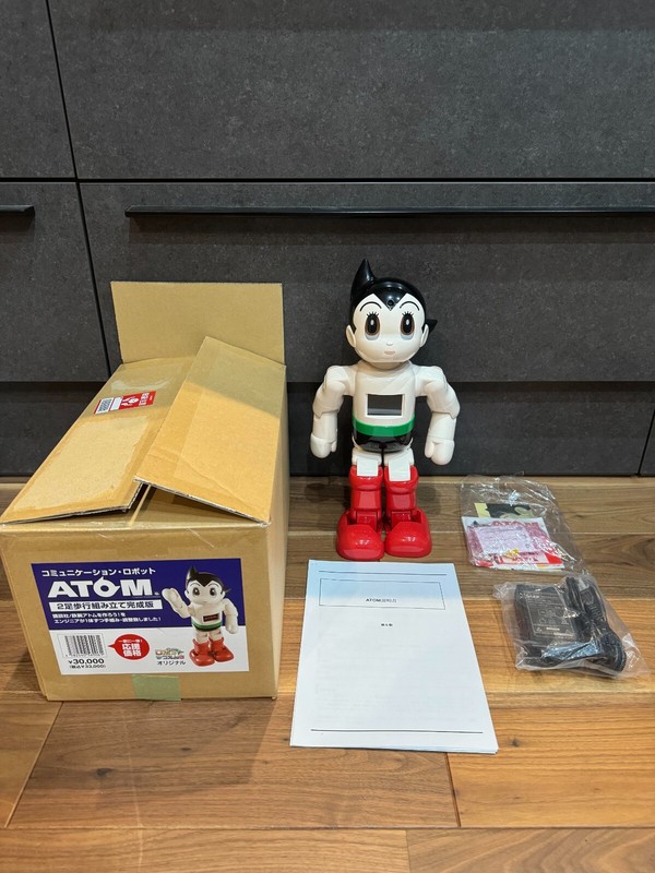 Communication Robot ATOM (Bipedal walking, assembled and complete) ASTRO BOY