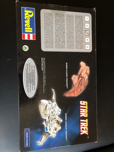 Revell  Star Trek U.S.S Voyager Model Kit 048012