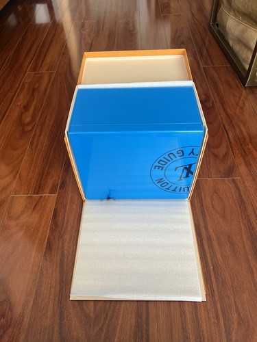 Louis Vuitton 15 City Guide Box Set, English Version LIMITED