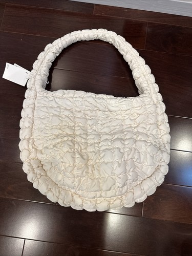 ☆人気☆【COS】☆COS Quilted Oversized Shoulder Ba.g Beige☆ OVERSIZED QUILTED CROSSBODY BAG - LIGHT BEIGE | COS